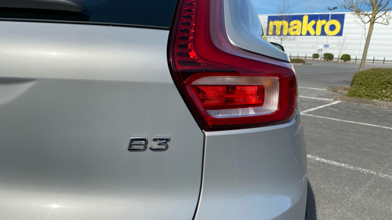 Volvo XC40 2.0 B3P Plus Dark 5dr Auto Petrol Estate